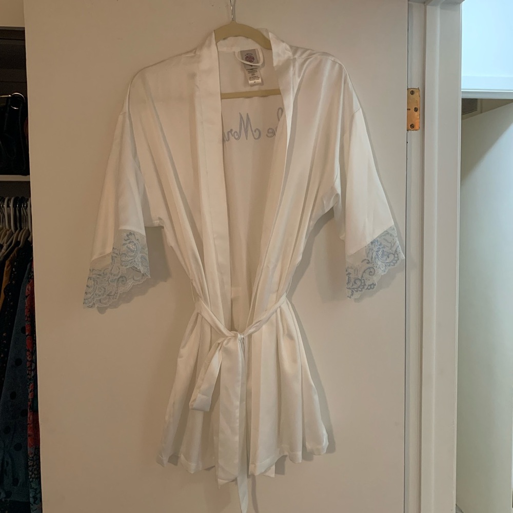 The MRS Robe - Picture 2 of 6